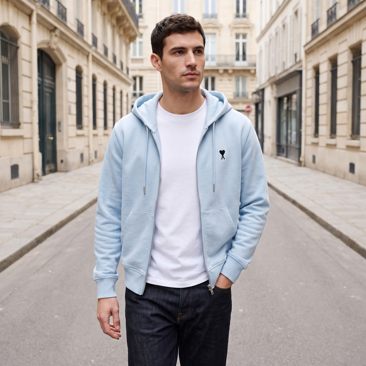 Hoodie Zippe Ami De Coeur Noir Bleu Ciel en Coton – porté – ambiance