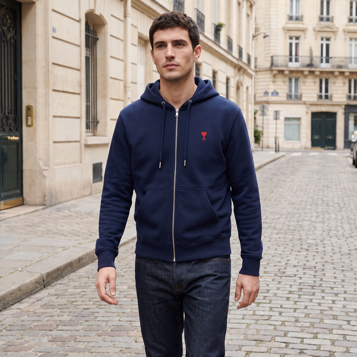 Hoodie Zippe Ami De Coeur Rouge Bleu en Coton – porté – ambiance