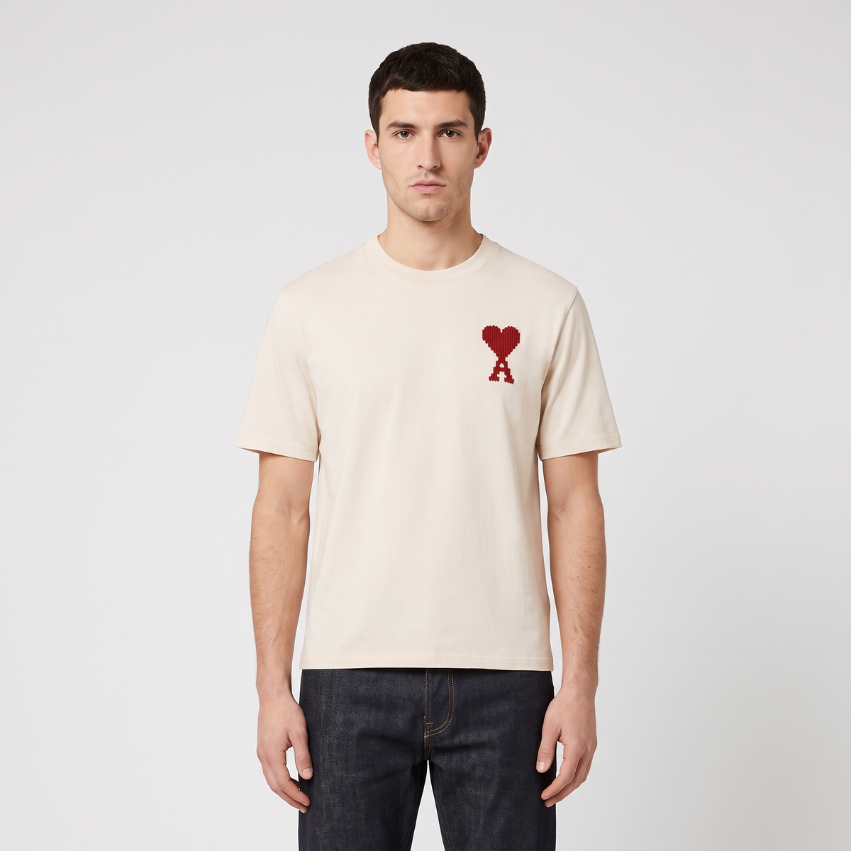 T-shirt Beige Ami Soleil Rouge – porté – face