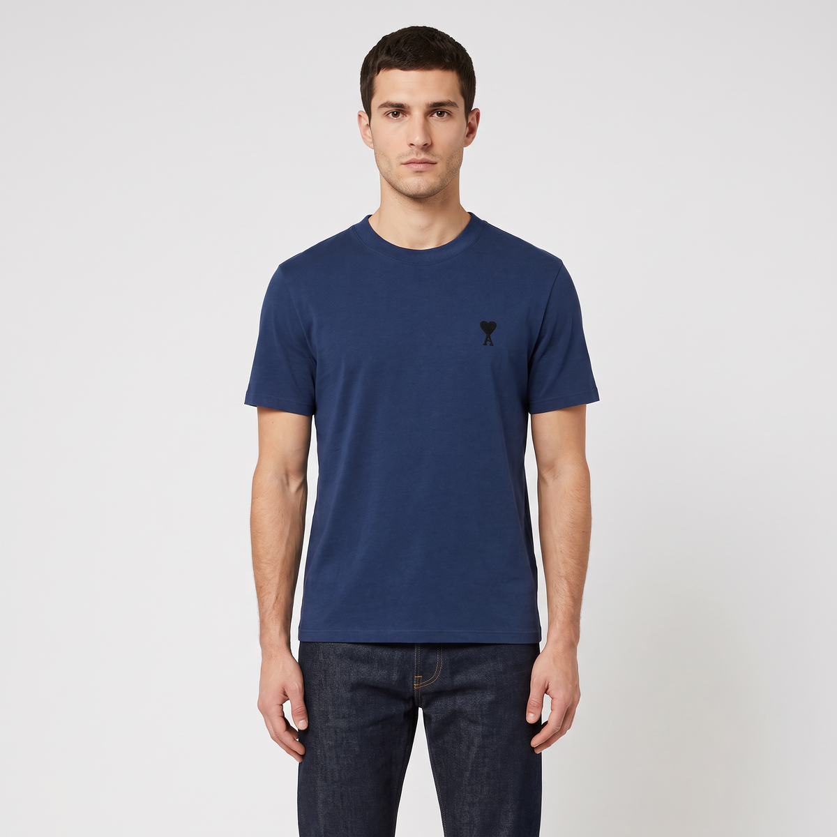 T-shirt Bleu Marine Ami de Coeur Noir en Coton – porté – face