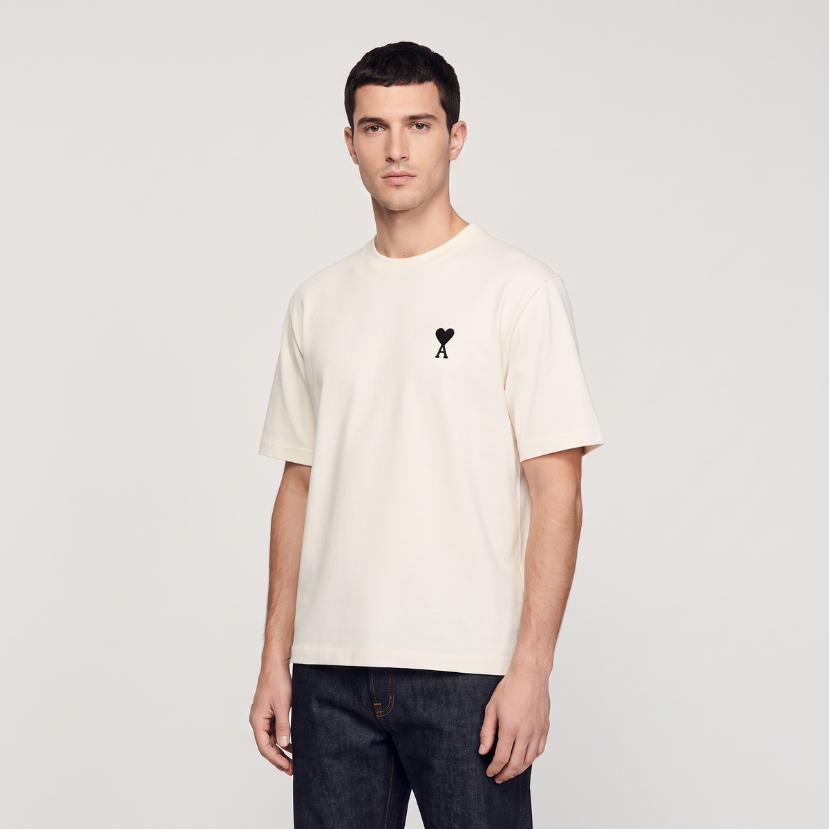 T-shirt Creme Ami de Coeur Place des Victoires – porté – trois-quarts