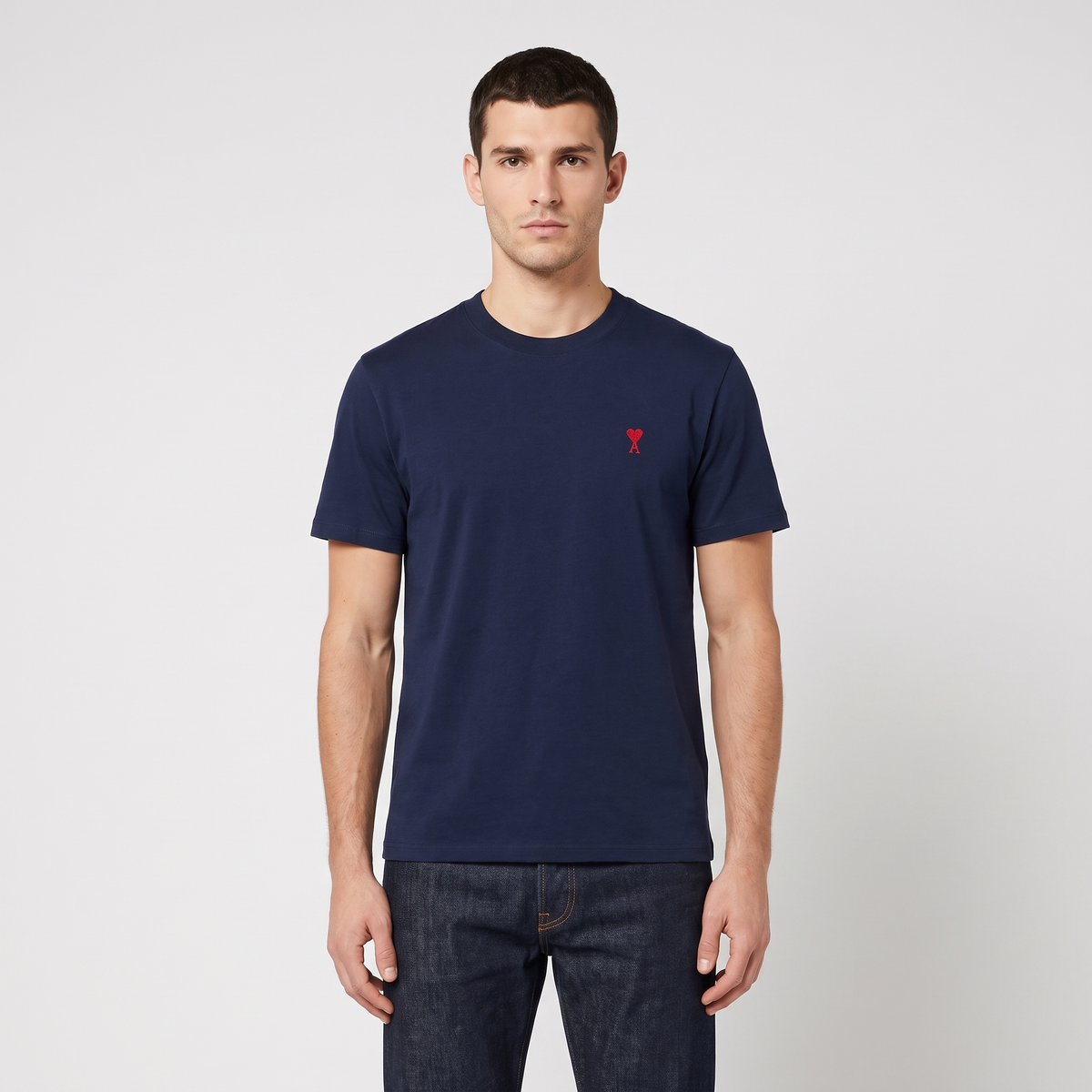 T-shirt Bleu Marine Ami de Coeur Rouge en Coton – porté – face