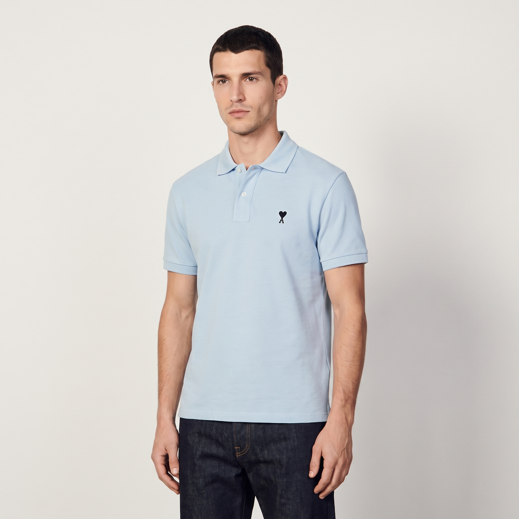Polo Bleu Ciel Ami de Coeur Noir en Coton – porté – trois-quarts