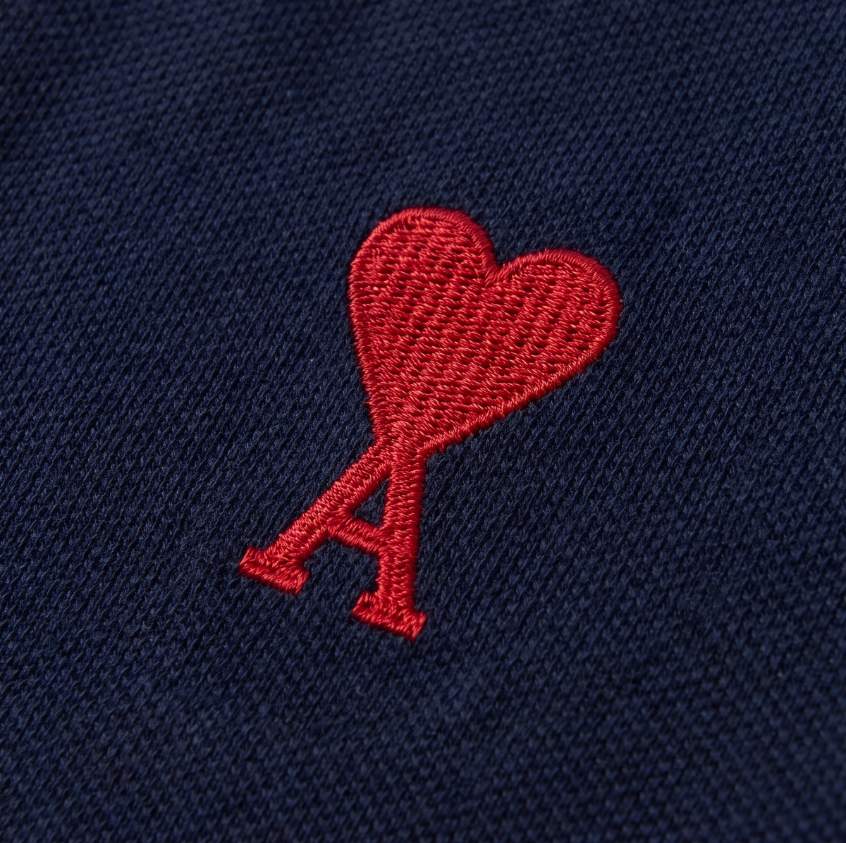 Polo Bleu Marine Ami de Coeur en Coton – détail du logo