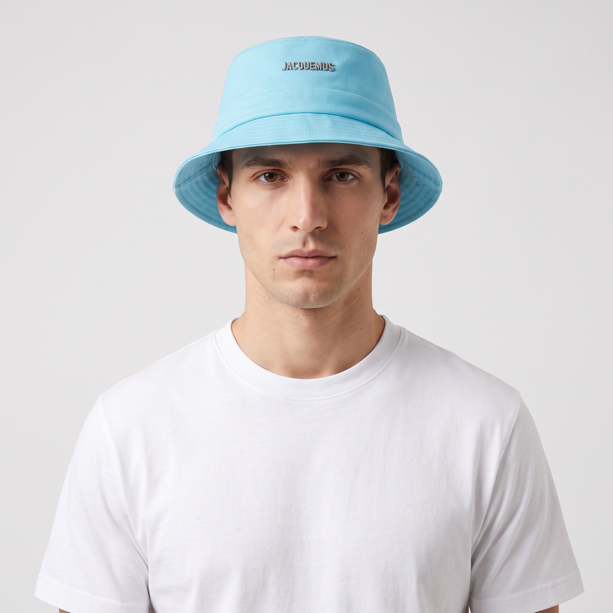 Le Bob Gadjo Jacquemus Bleu – porté – face