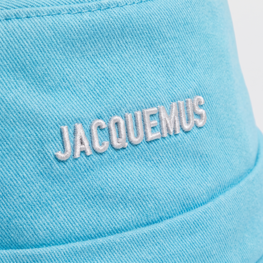 Le Bob Gadjo Jacquemus Bleu – détail du logo