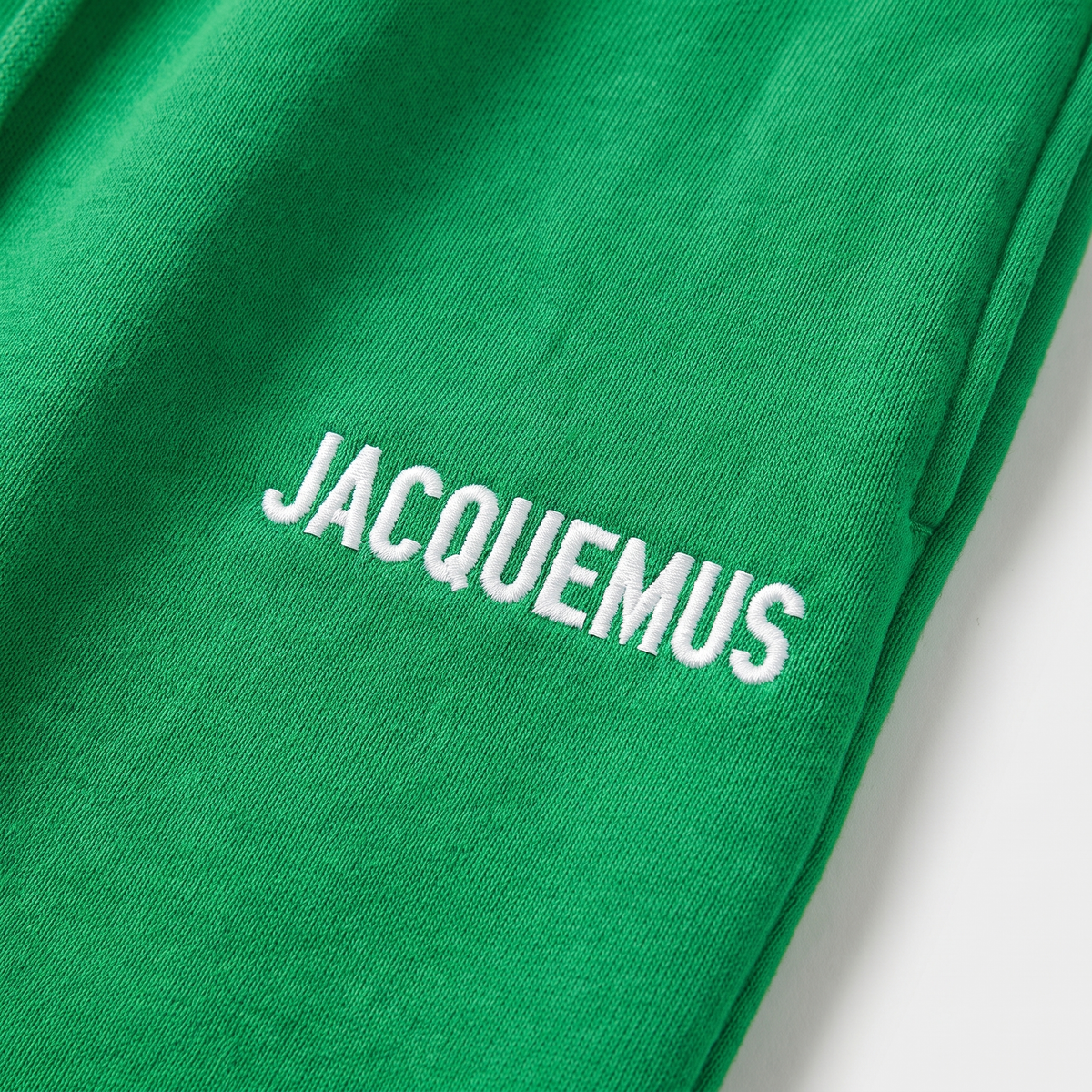 Le Jogging Classique Jacquemus Vert – détail du logo