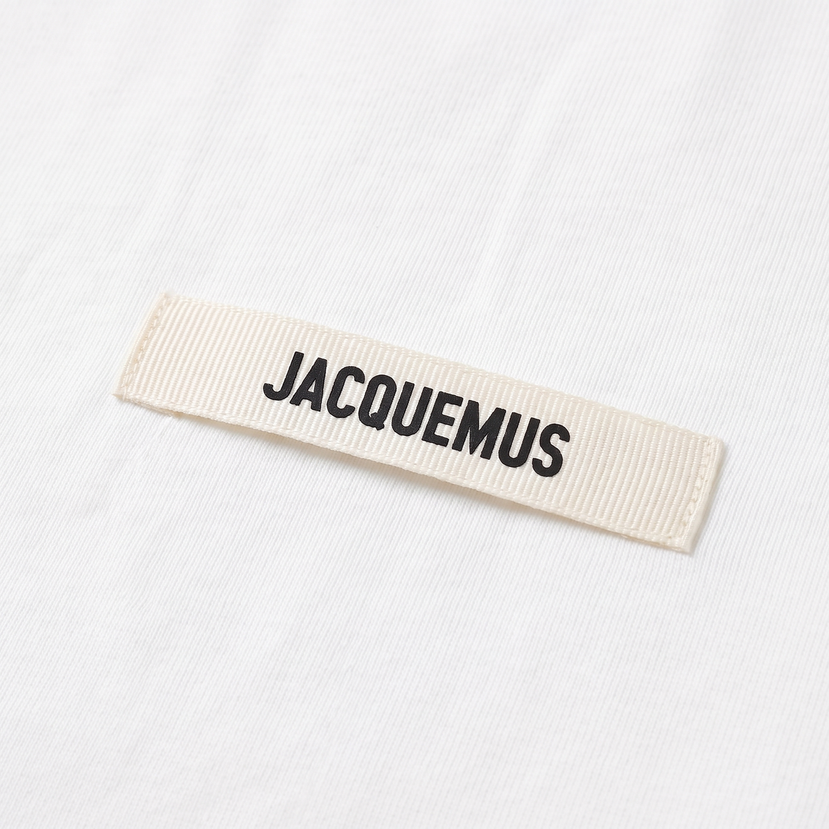 Le t-shirt Gros Grain Jacquemus Blanc – détail du logo