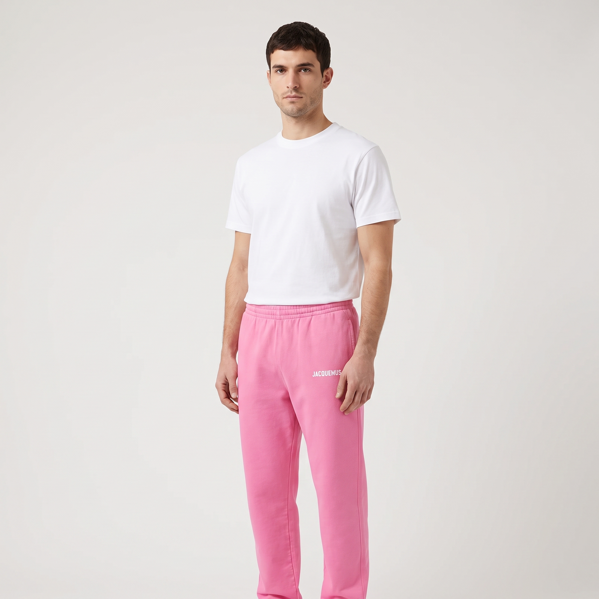 Le Jogging Classique Jacquemus Rose – porté – trois-quarts