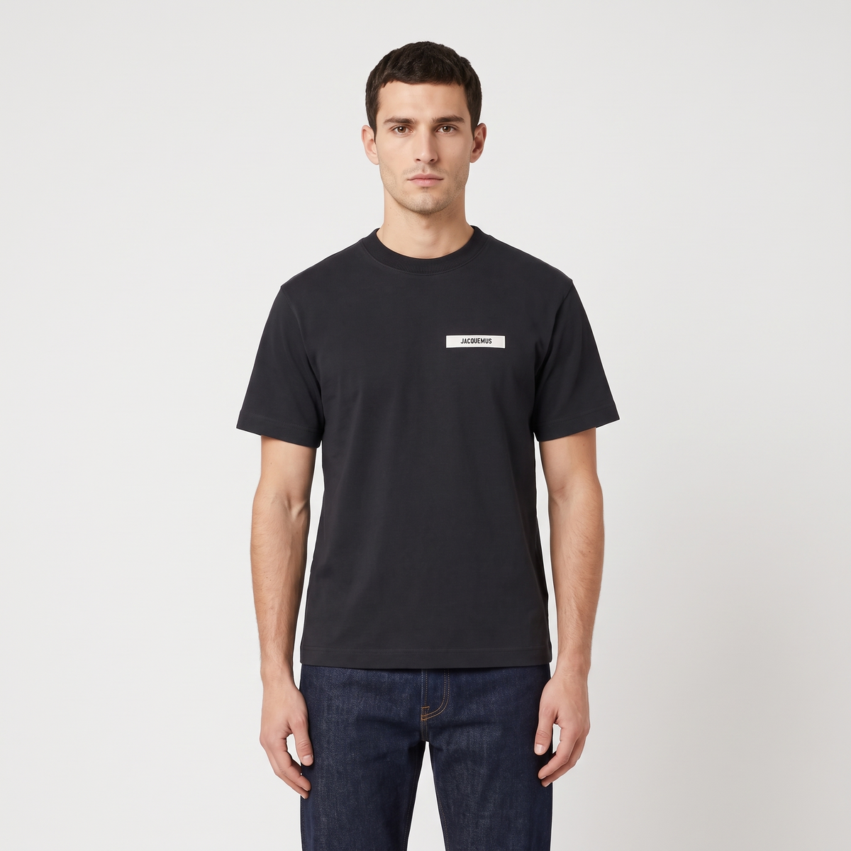Le t-shirt Gros Grain Jacquemus Black – porté – face