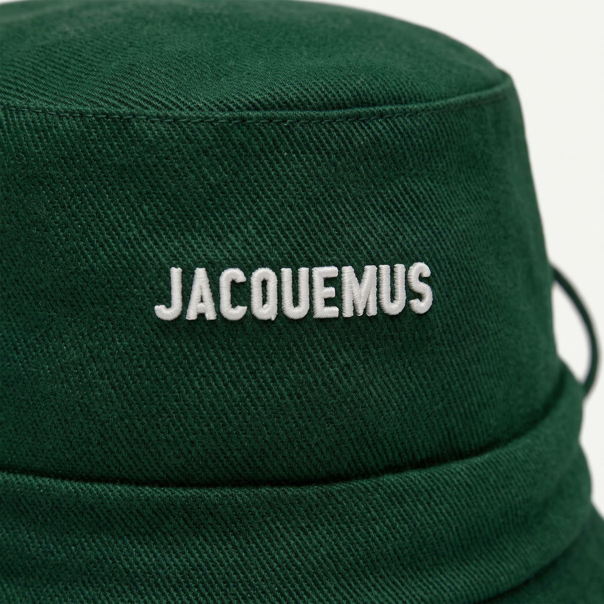 Le Bob Gadjo Jacquemus Green – détail du logo
