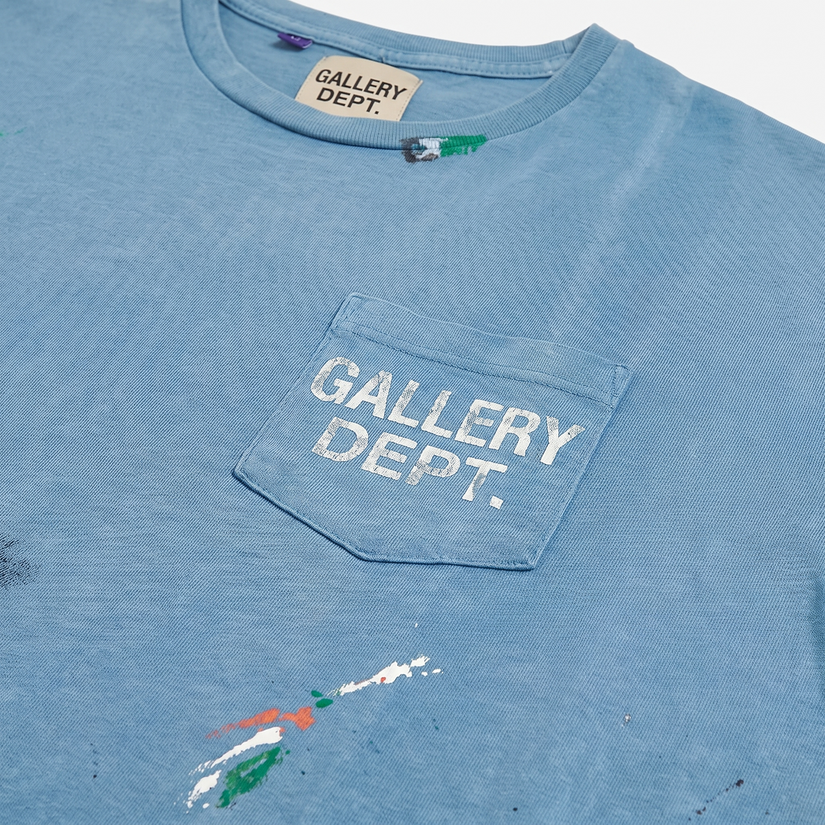 T-shirt Gallery Dept. Vintage Logo Painted Dusty Blue – détail du logo