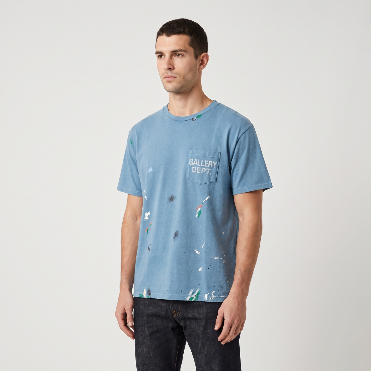 T-shirt Gallery Dept. Vintage Logo Painted Dusty Blue – porté – trois-quarts