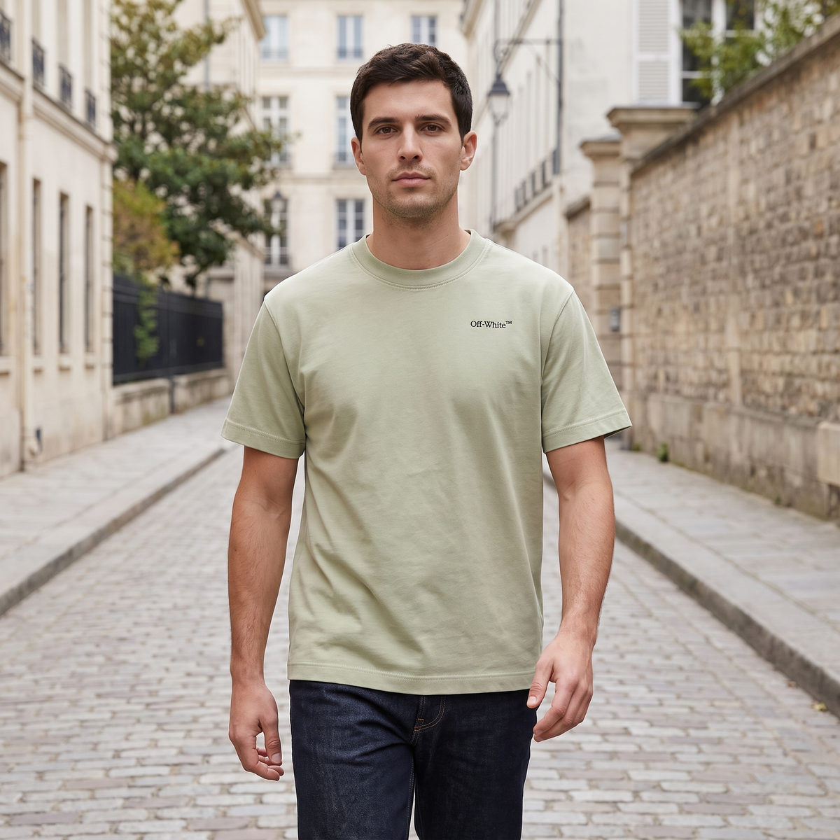 T-shirt Off-White Light Green Logo Black – porté – ambiance