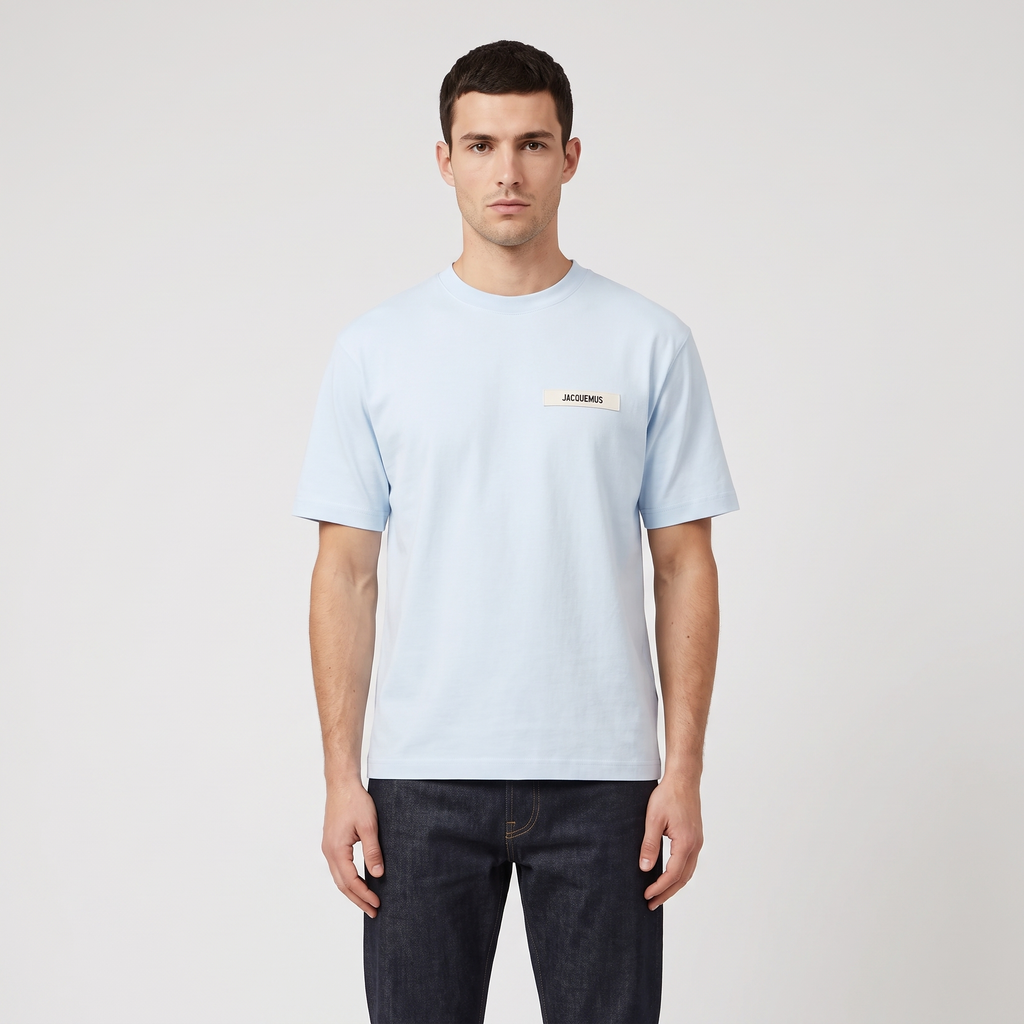 Le t-shirt Gros Grain Jacquemus Light Blue – porté – face