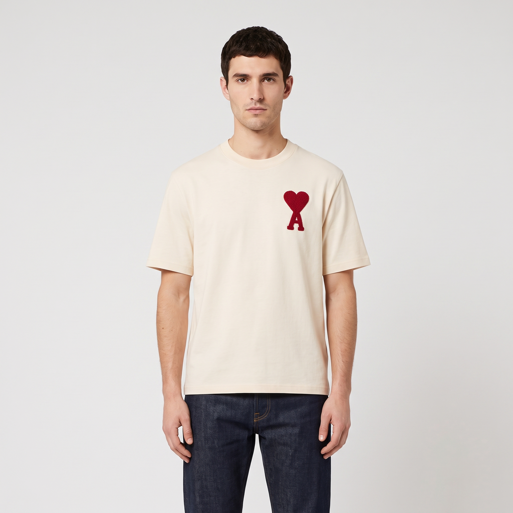 T-Shirt Beige Patch Ami de Coeur En Coton – porté – face