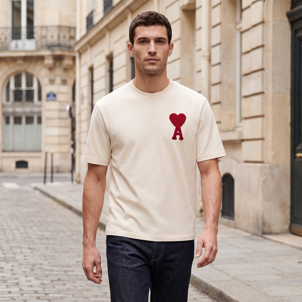 T-Shirt Beige Patch Ami de Coeur En Coton – porté – ambiance