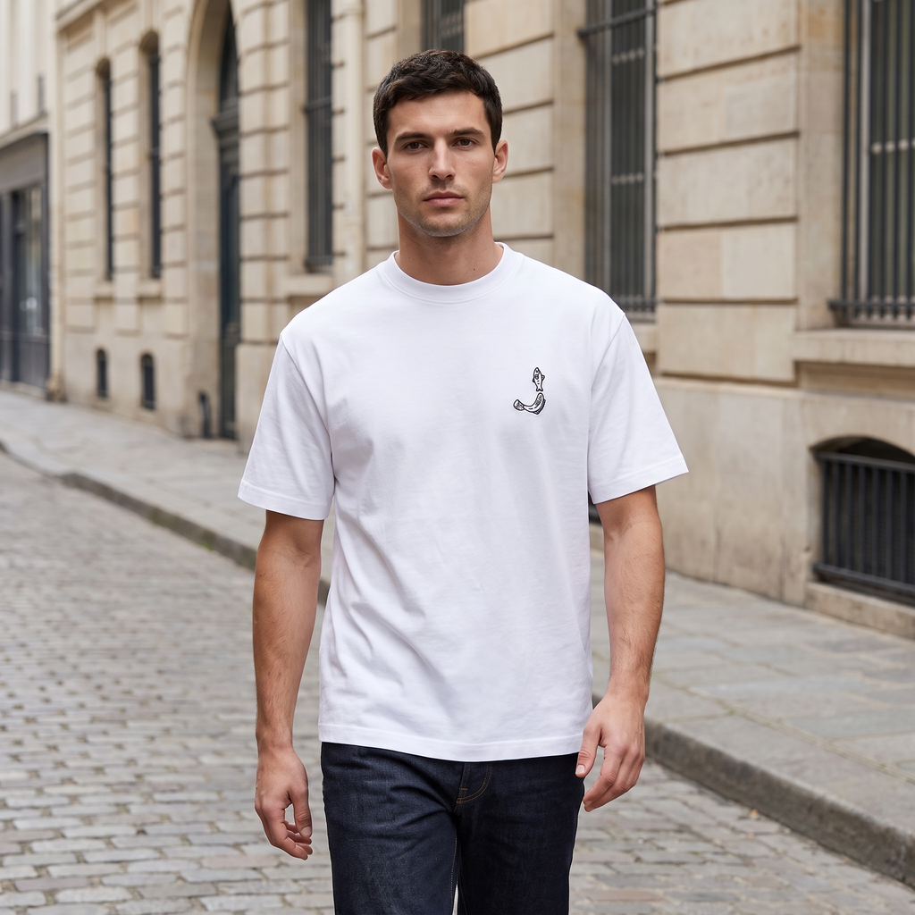 Le t-shirt Merù Jacquemus – porté – ambiance